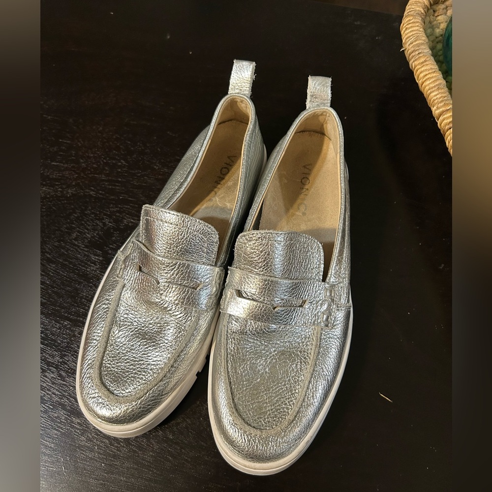Vionic Uptown Penny Loafer Silver Metallic Leather Comfort Shoes Size 8 - Picture 5 of 10